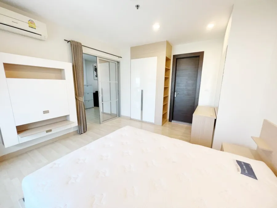 Condo for rent, Rhythm Ratchada, corner room, ready to move in, convenient travel, near MRT Ratchadaphisek.
