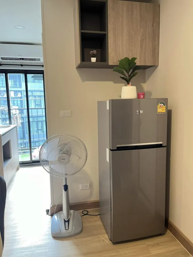 For rent: The Independent Condo Amata, pool view, simple decorated room. With a large TV If you don't reserve, you'll miss a lot.