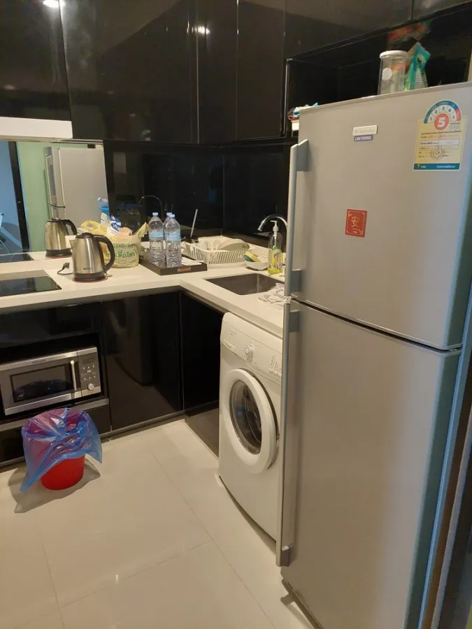 ขาย metro sky ratchada 1 ห้องนอน 1 ห้องน้ำ เฟอร์+เครื่องใช้ไฟฟ้าครบชุด ราคาเป็นกันเอง จองเลยจ้า