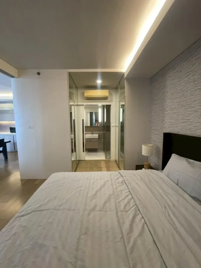 For rent: MODE Sukhumvit 61. Spacious room with ample usable space. Great location and complete amenities. Book now!
