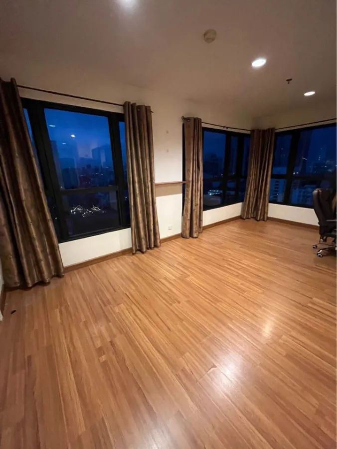 Condo for sale, The Crest Phahonyothin 11, 2 bedrooms, 2 bathrooms, fully furnished, ready to decorate, reserve now, don't miss it.