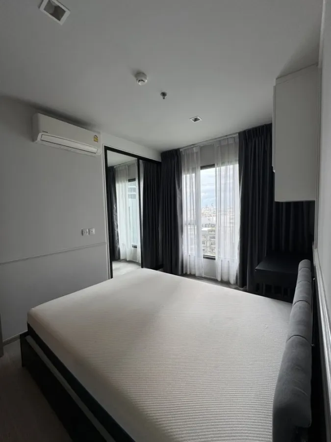 For sale or rent: Life Asoke-Rama 9. Nice, fully furnished unit with complete amenities. Don't miss out!