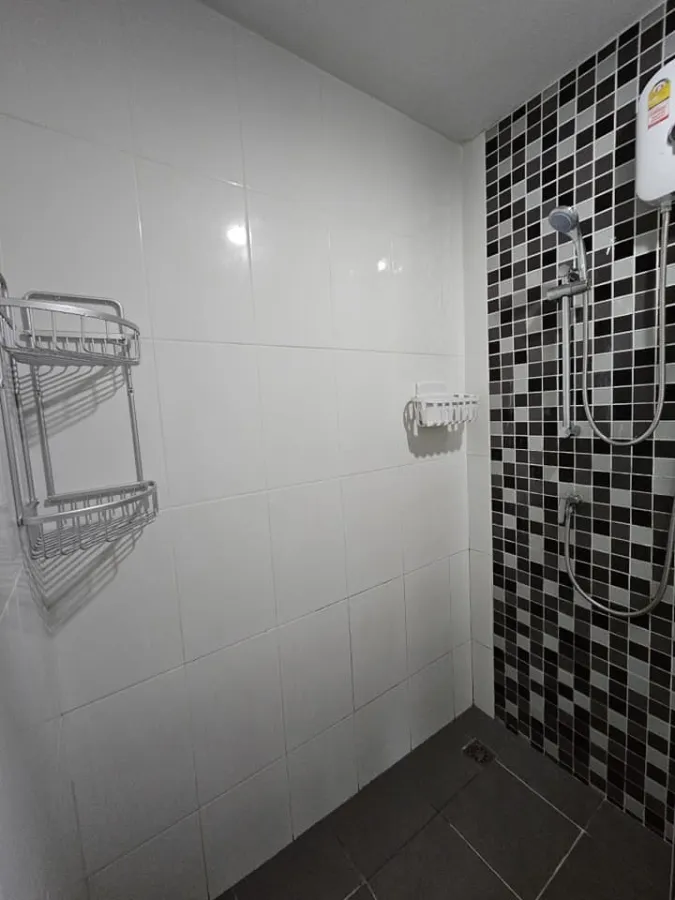 Condo for rent, Regent Home 25 Tiwanon, separate rooms. Affordable price Hurry and reserve quickly before you miss out.