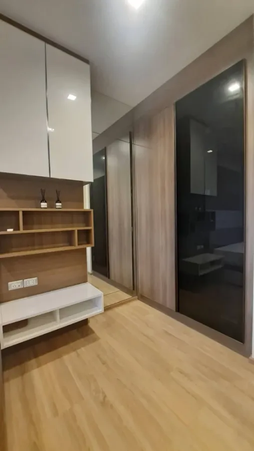 Condo for rent, the line Phahon-Pradipat, 9th floor, garden and swimming pool floor, only 17,000 baht.