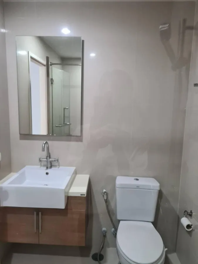 ขาย คอนโด Hive taksin ห้องตกแต่งพื้น เฟอร์ ลายไม้สวยมาก ห้องแยกเป็นสัดส่วนดีสุดๆ รีบจองเลยจ้า