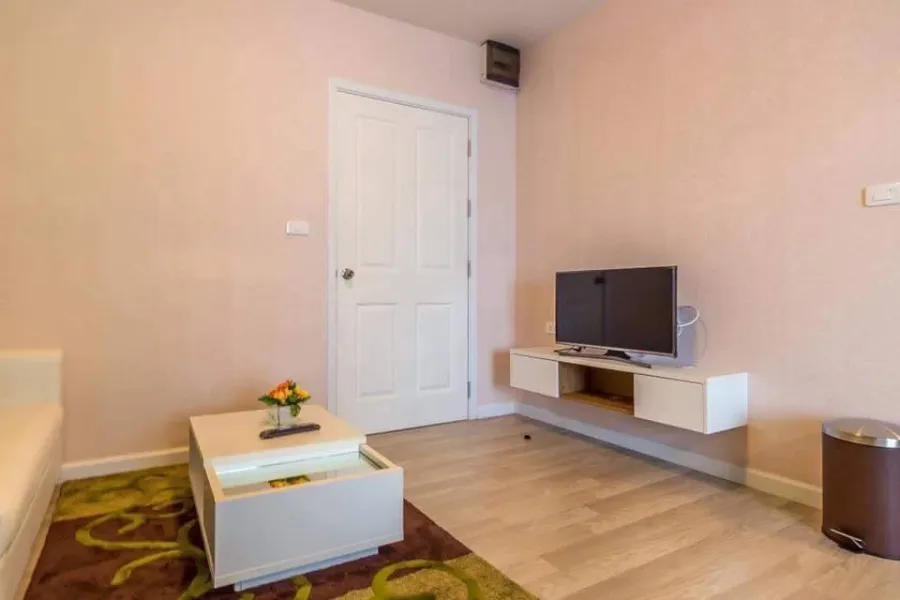 For sale: Plum Condo Laem Chabang, 1 bedroom, 1 bathroom, nice wallpaper, fully furnished, reserve now!