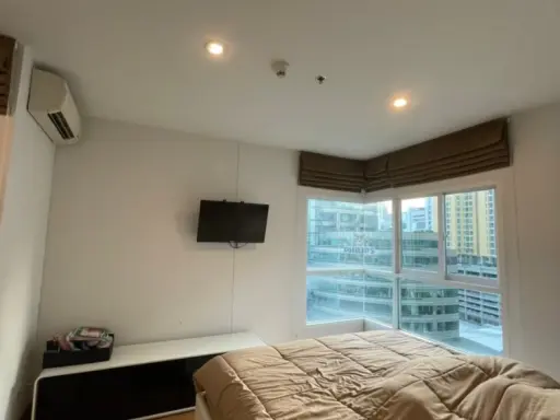 For sale or rent: The Parkland Grand Asoke-Phetchaburi, spacious room with plenty of usable space, swimming pool view. Reserve now! images