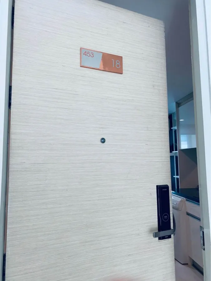 Metrosky Ratchada for rent, beautiful room, modern decoration, perfect fit, great pool view Book and you won't regret it. Hurry up.