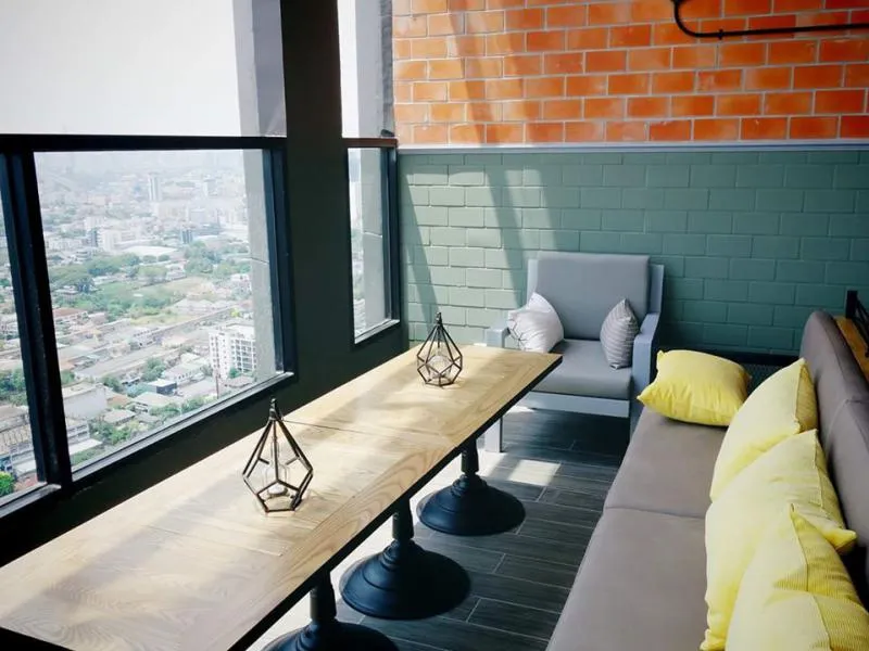 Chapter One Midtown 24 for rent, the room is complete. The view is not obstructed. It's close to the train station too. Book now!!!