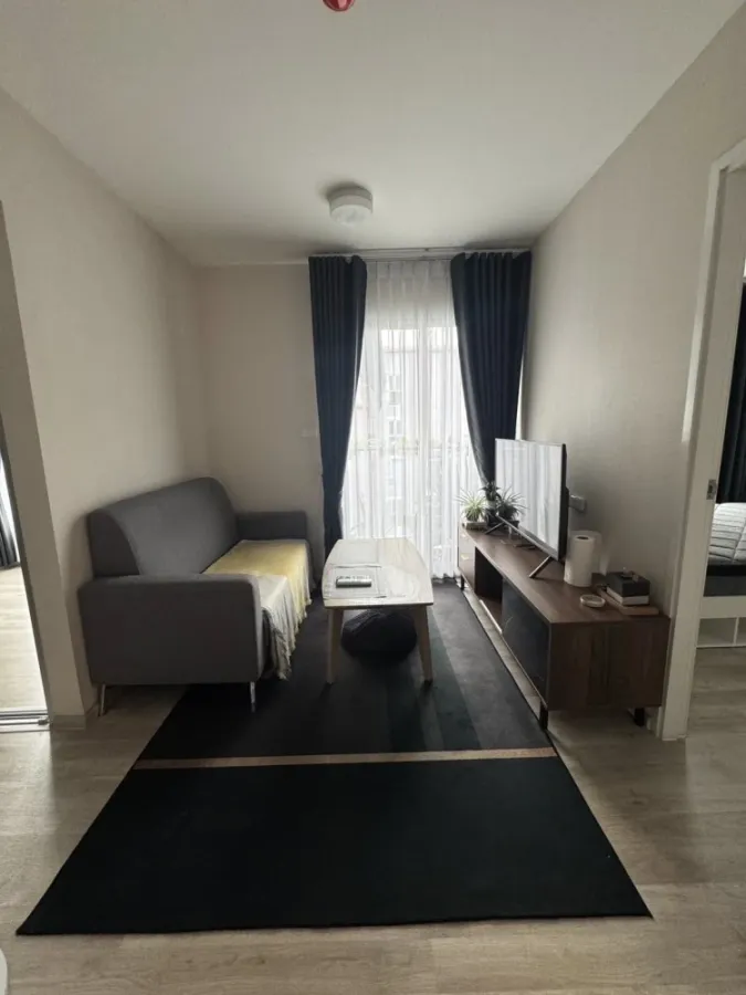 Plum Condo Ram 60 Interchange for rent. Spacious and comfortable unit with efficient use of space. Convenient and complete amenities all in one place.