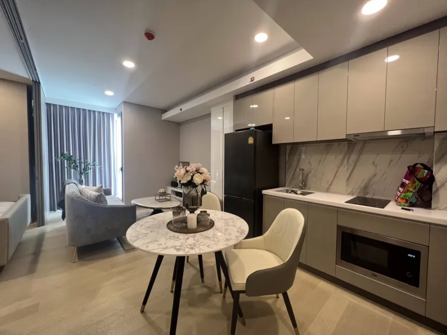 For rent!! Condo Siamese Exclusive Queen, 16th floor, lake view, fully furnished. Ready to move in, book now!!
