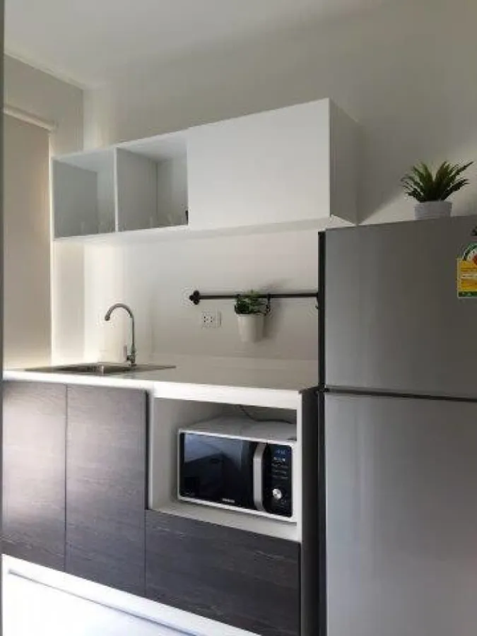 Sell ​​Condo DBura Phran Nok project, fully furnished room Nice, clean white tone Hurry up to reserve and own it.