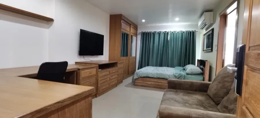 For rent: Regent Home Phaholyothin 57 Phase 3, 6th floor, corner unit, fully furnished, ready to move in. Book now!