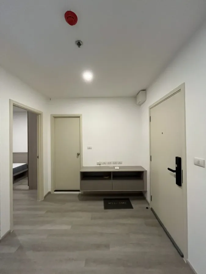 For sale/rent: Elio Sathorn-Wutthakat. A lovely unit in a great location with stunning city views from a high floor. Book now!