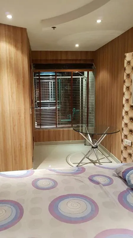 ให้เช่า noble house phayathai 2 bedrooms 1 bath living room and kitchen with the balcony.Size 70 sq.