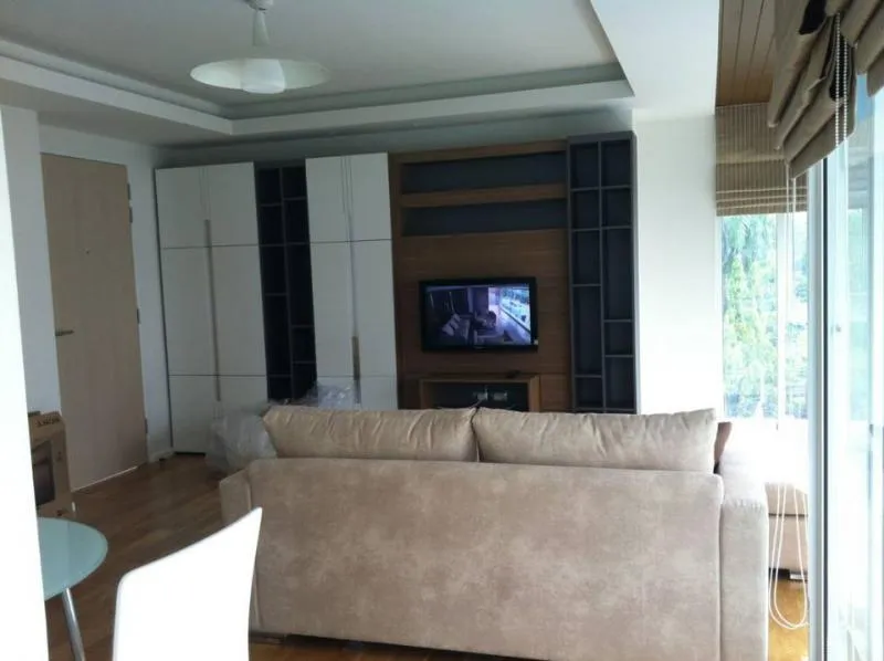 Sell / rent Condo Focus on Saladaeng, beautiful room, full furniture, pleasant location, in the heart of the city, near BTS, book now.