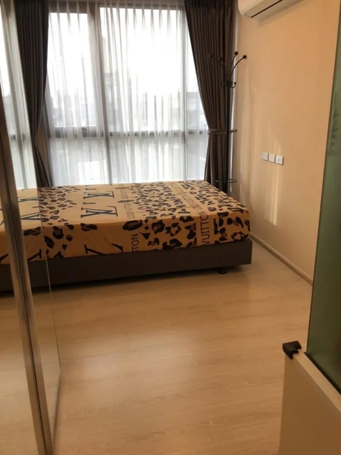 For sale, for rent!! Condo Vtara Sukhumvit 36, open and airy view. The atmosphere is quiet. Fully furnished, reserve now!!