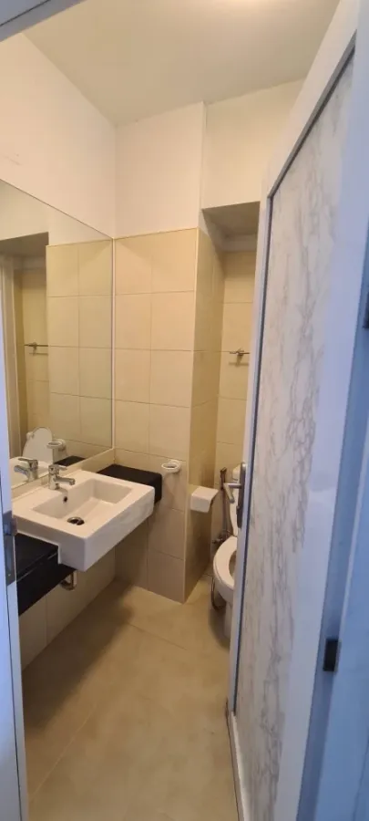 ให้เช่า i-biza Condominium RCA ห้องกว้าง แต่งครบ พร้อมอยู่ สนใจรีบจองเลย ห้ามพลาด