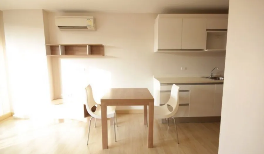 For rent!! Emerald Residence Ratchada Condo, 8th floor, Building B, beautiful room, fully furnished, ready to move in, don't miss it!!