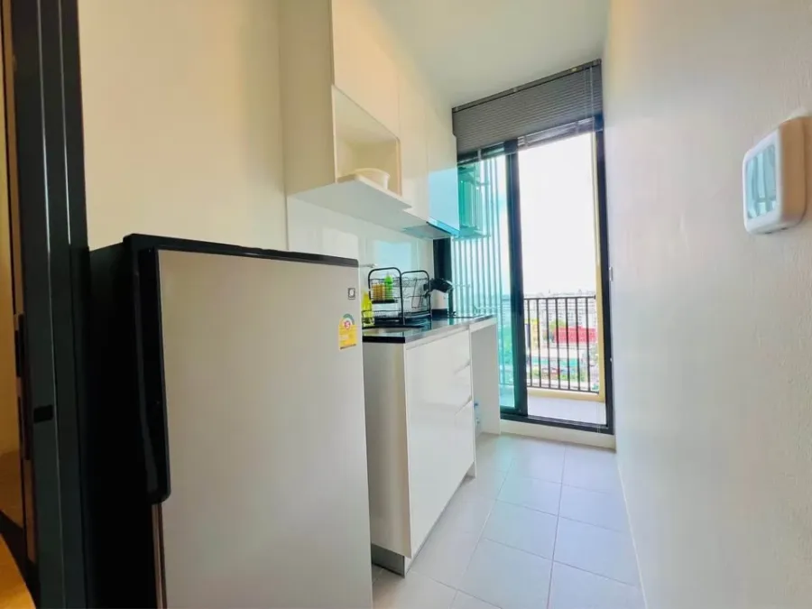 For rent: Chewathai Kaset Nawamin, 10th floor, nice room, fully furnished, interested, reserve now.