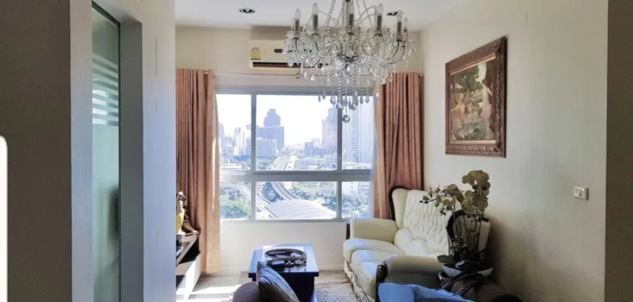 Condo for sale, rent, Q House Sathorn, spacious room, a lot of space to live alone Being a couple or a family is comfortable. Urgent!