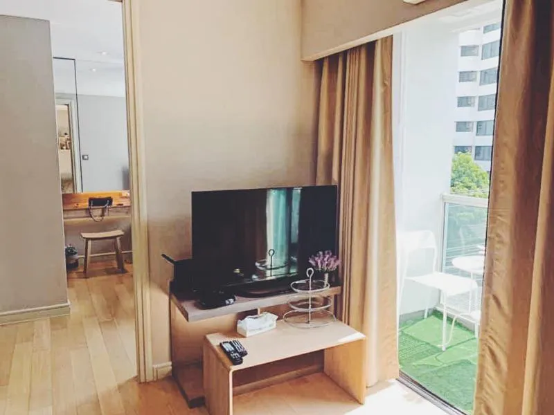 Rent / sale tidy deluxe sukhumvit 34 beautiful decorated rooms. Furniture and electrical appliances, complete, friendship price, do not miss.