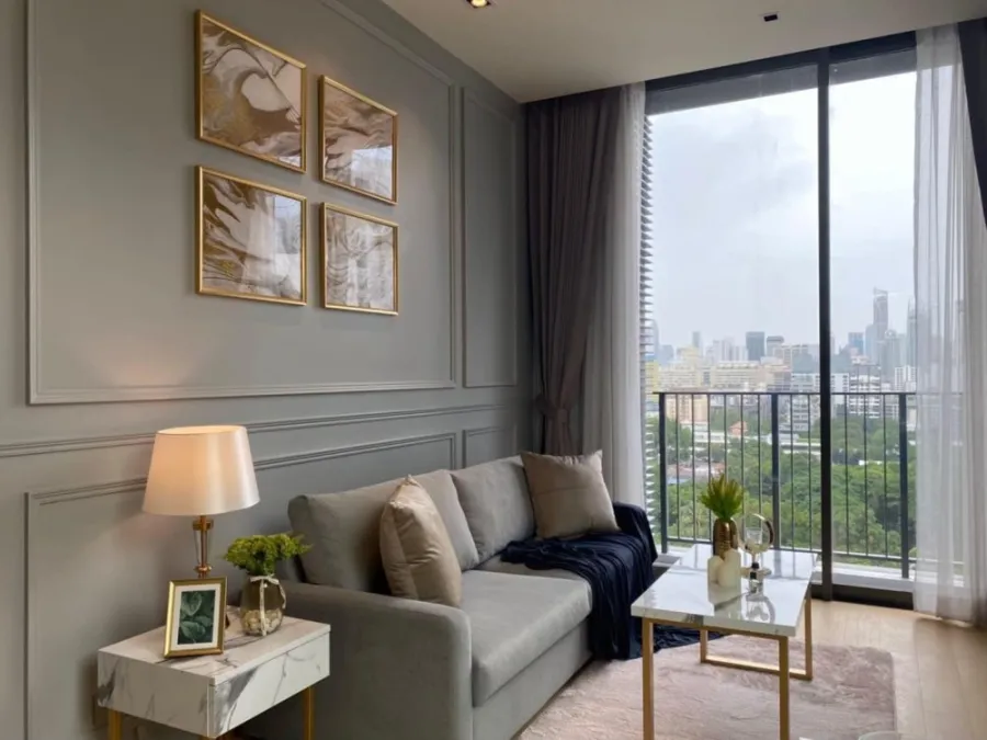For rent, 28 Chidlom, 12th floor, spacious room, comfortable living, luxurious decoration, I can tell you that it's very nice to live in. Book now, su