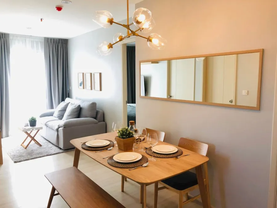 For rent Life Asoke, 15th floor, corner room, south, Asoke view, clear view, beautiful room, very livable, book now, don't wait.