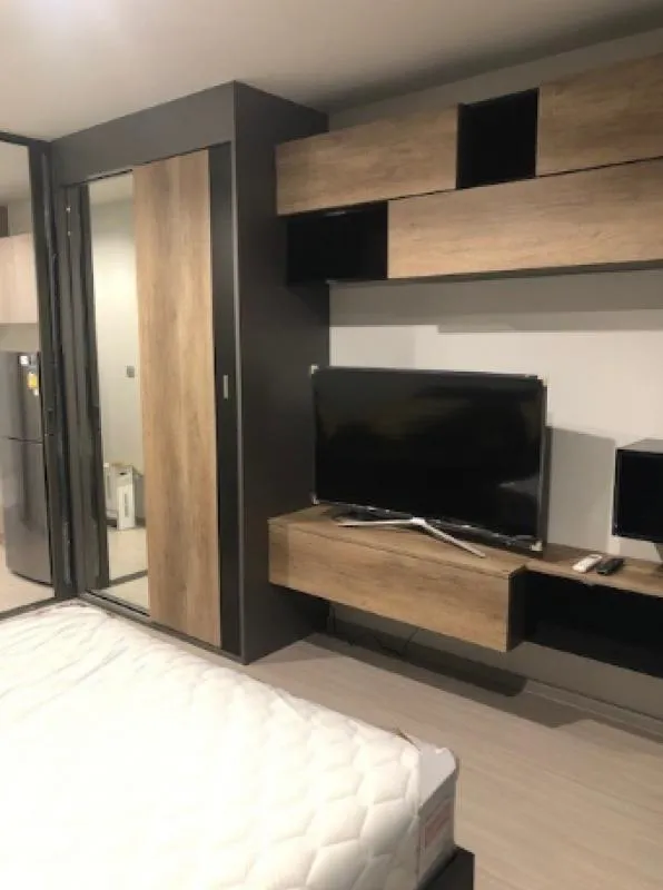Life Ladprao for rent, beautiful room, divine view, pleasant atmosphere, soft and comfortable sofa, 23rd floor, book quickly, urgently.