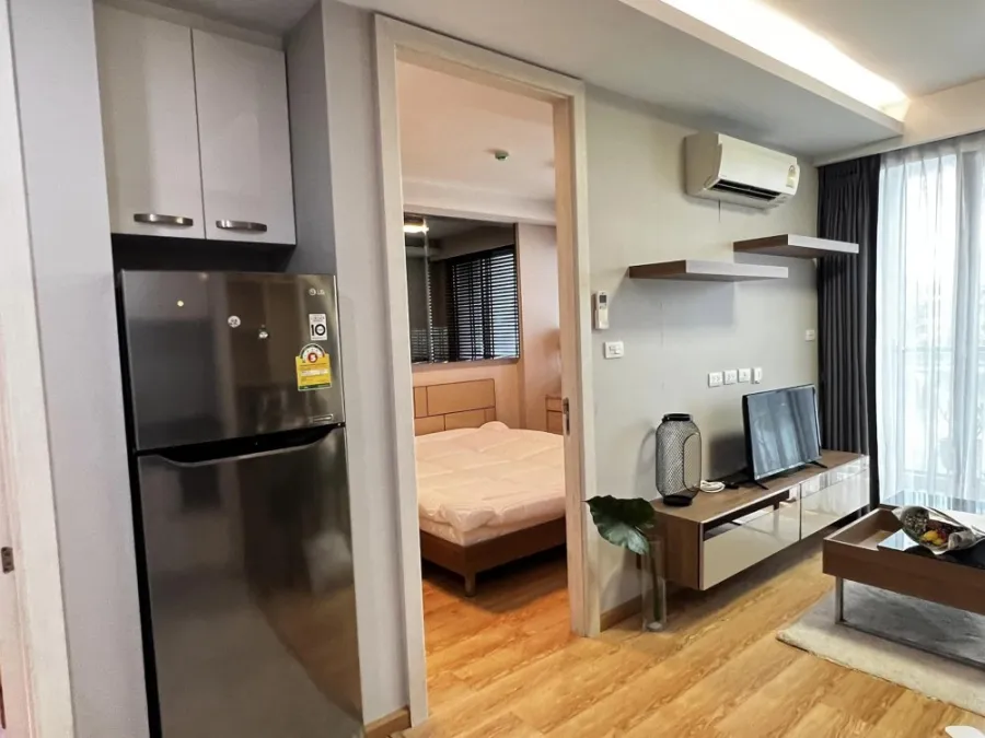 Condo for rent, J.R.Y Condo Rama 9, room decorated in a minimalist style, minimalist, nice built-ins, nice to sleep in, book now.
