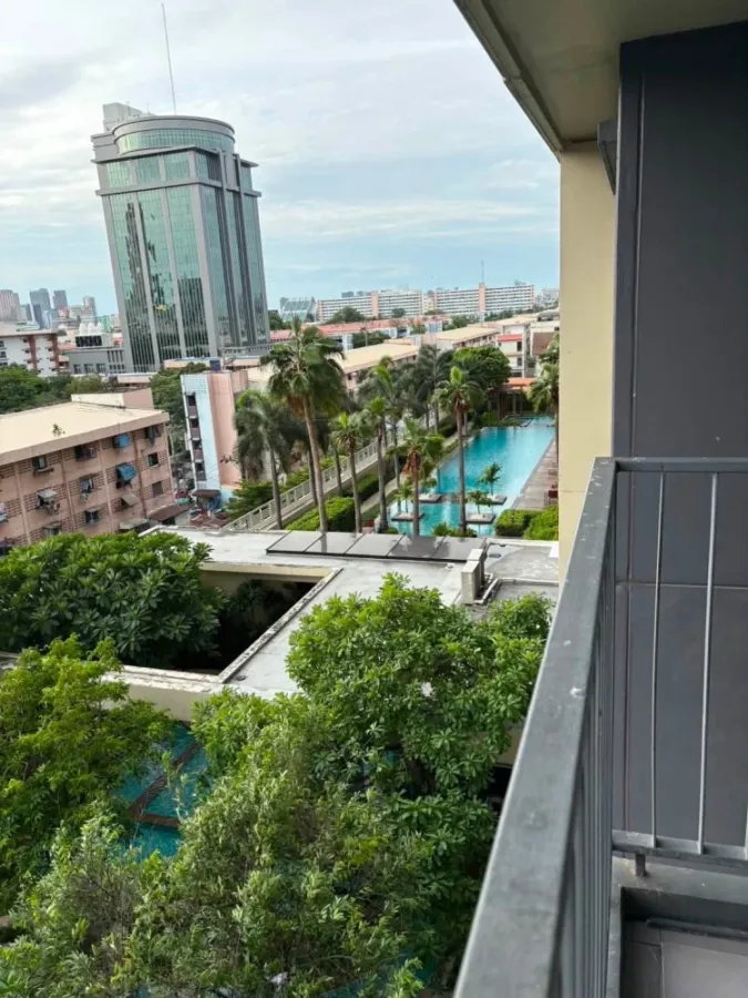For rent: Casa Condo Asoke-Din Daeng. A lovely room with complete amenities. You definitely don't want to miss this opportunity!