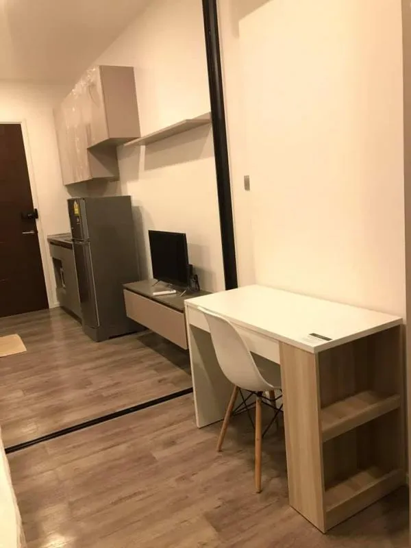 ให้เช่า brown condo ratchada 32 ชั้น 5 ห้องสวย แต่งครบ เครื่องใช้ไฟฟ้าพร้อม จับจองเลยจ้า ด่วนๆ