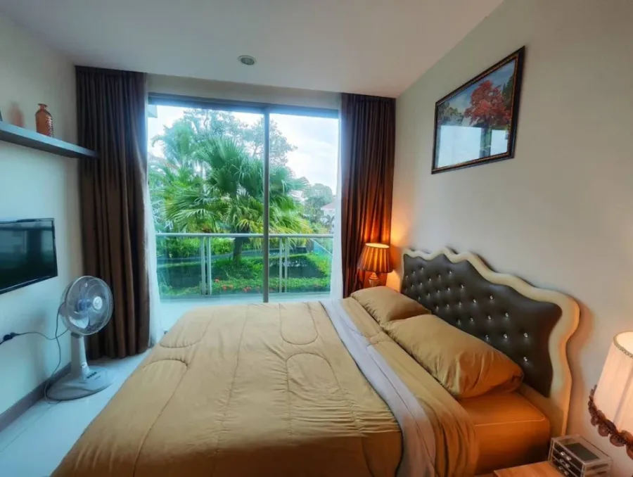 For sale or rent: The Riviera Wong Amat Beach, 4th floor, swimming pool view, fully furnished, ready to move in, reserve now, urgently.