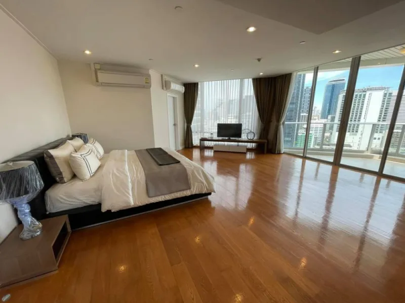 คอนโด จามจุรี สแควร์ เรสซิเด้นส์ 3 ห้องนอน 4 ห้องน้ำ พร้อมห้องแม่บ้าน ห้องใหญ่ แบบนี้หาไม่ได้แล้ว