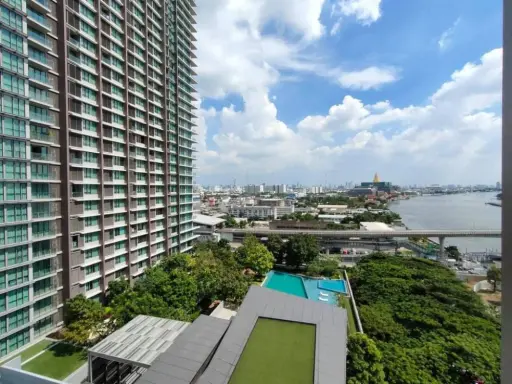 Wow, very good location. Condo for sale 333 Riverside, excellent view of the Chao Phraya River. The corner room is very private. Book now.