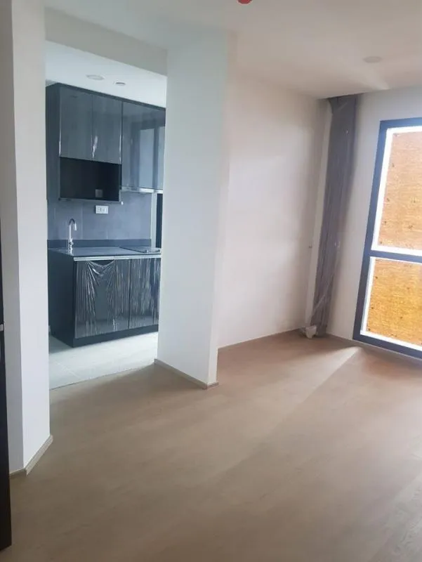 For rent Ashton Chula-Silom condo, high floor studio room, beautiful view, brand new room, ready to move in.