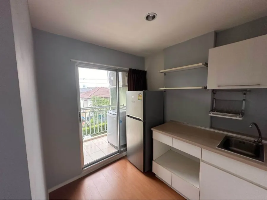 For sale: Lumpini Condo Town Ramintra-Lad Phrao, divided into separate rooms, fully furnished, don't miss out!