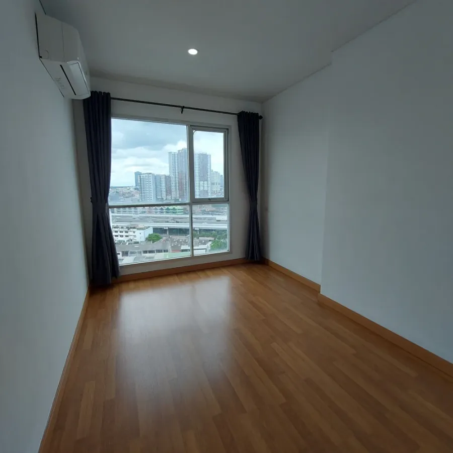 For sale, for rent, Lumpini Place Ratchada-Sathu, room size 28 sq m., 14th floor, clean room, spacious, very comfortable, hurry and book now.