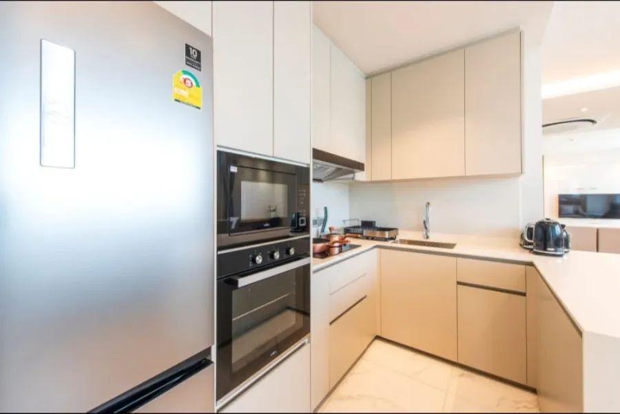 Bearing Residence for rent, spacious room, lots of usable space, great price, hurry and book now.
