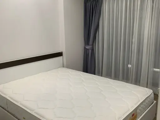 For rent: Hallmark Ngamwongwan, a resort-style condo with plenty of green space, divided into separate rooms, garden side, swimming pool view. Reserve