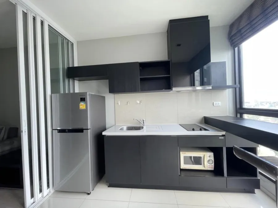 For rent: Rhythm Sukhumvit 44/1, ready to move in, 16th floor, beautiful view, great price, you'll regret it later.