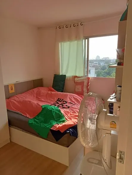 ให้เช่า Condo Lumpini Ville Chaengwattana 10 ห้องพร้อมอยู่ เฟอร์พร้อม ราคาสบายกระเป๋า จองเลย