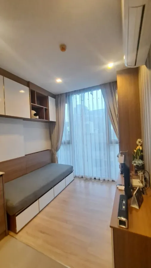 Condo for rent, the line Phahon-Pradipat, 9th floor, garden and swimming pool floor, only 17,000 baht.
