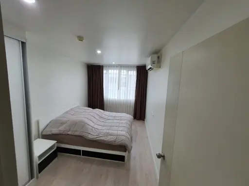 Condo for sale, Sammakorn S9 Condominium, Building C, pool view, 8th floor, corner room, ready to move in. Don't let it slip away!