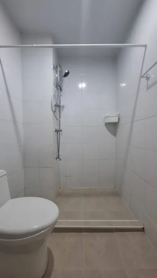 For rent: Aspire Rattanathibet 2, 1 bedroom, 1 bathroom. Great location, convenient transportation, fully furnished. Don't miss out!