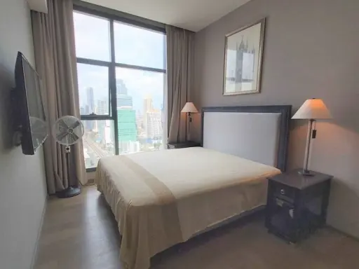 Condo for sale, The Diplomat Sathorn, beautiful room, warm tones, high floor, view of the MahaNakhon building With a great price, don't miss it.