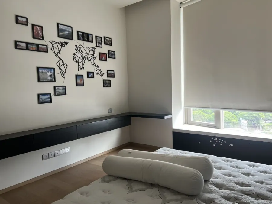 For sale or rent, Sala Daeng One, Lumphini Park view, fully fitted room, nicely decorated with built-in furniture, very spacious area, don't miss it.