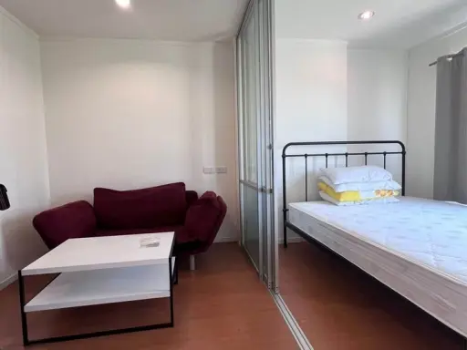 For rent: Lumpini Park Rattanathibet - Ngamwongwan, separate room, complete with electrical appliances. Don't miss it.