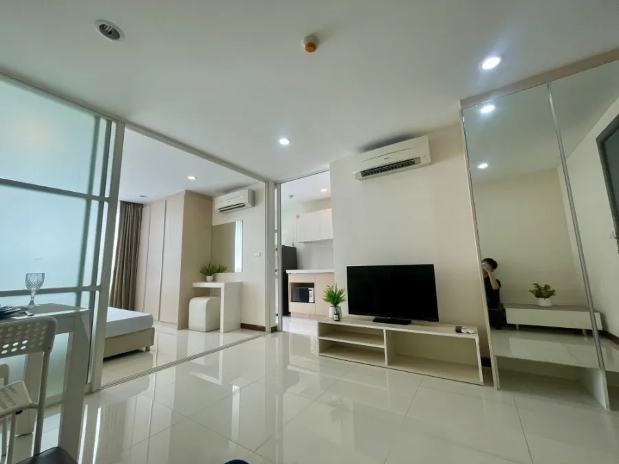 For sale: Element Srinakarin, peaceful and private, close to nature, spacious room, not cramped, fully furnished, ready to move in
