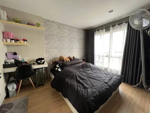 Condo for sale, Vio Khaerai, room decorated with bright walls, great furniture, appliances. Just come and move in.